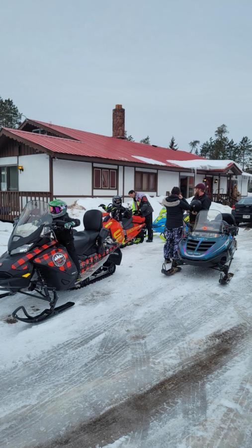 Lumberjack Inn Гейворд Екстер'єр фото